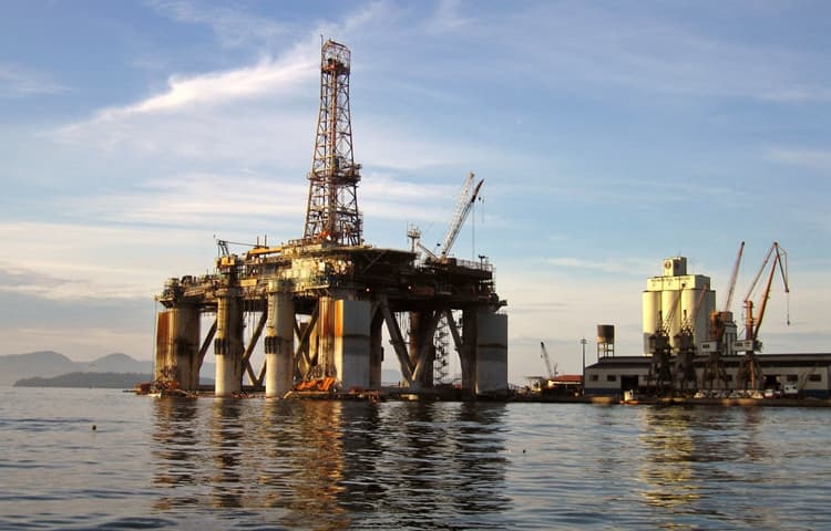 Бурение нефтегазовых скважин (на суше и на шельфе)